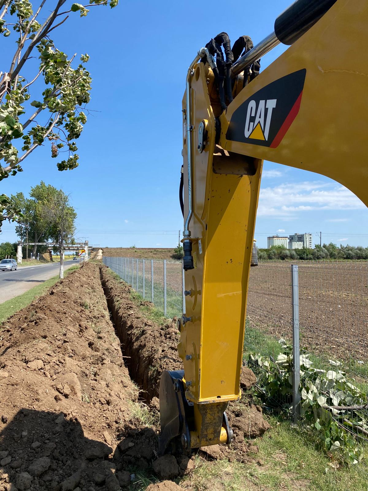 Închirieri utilaje Caracal — 2T Auto