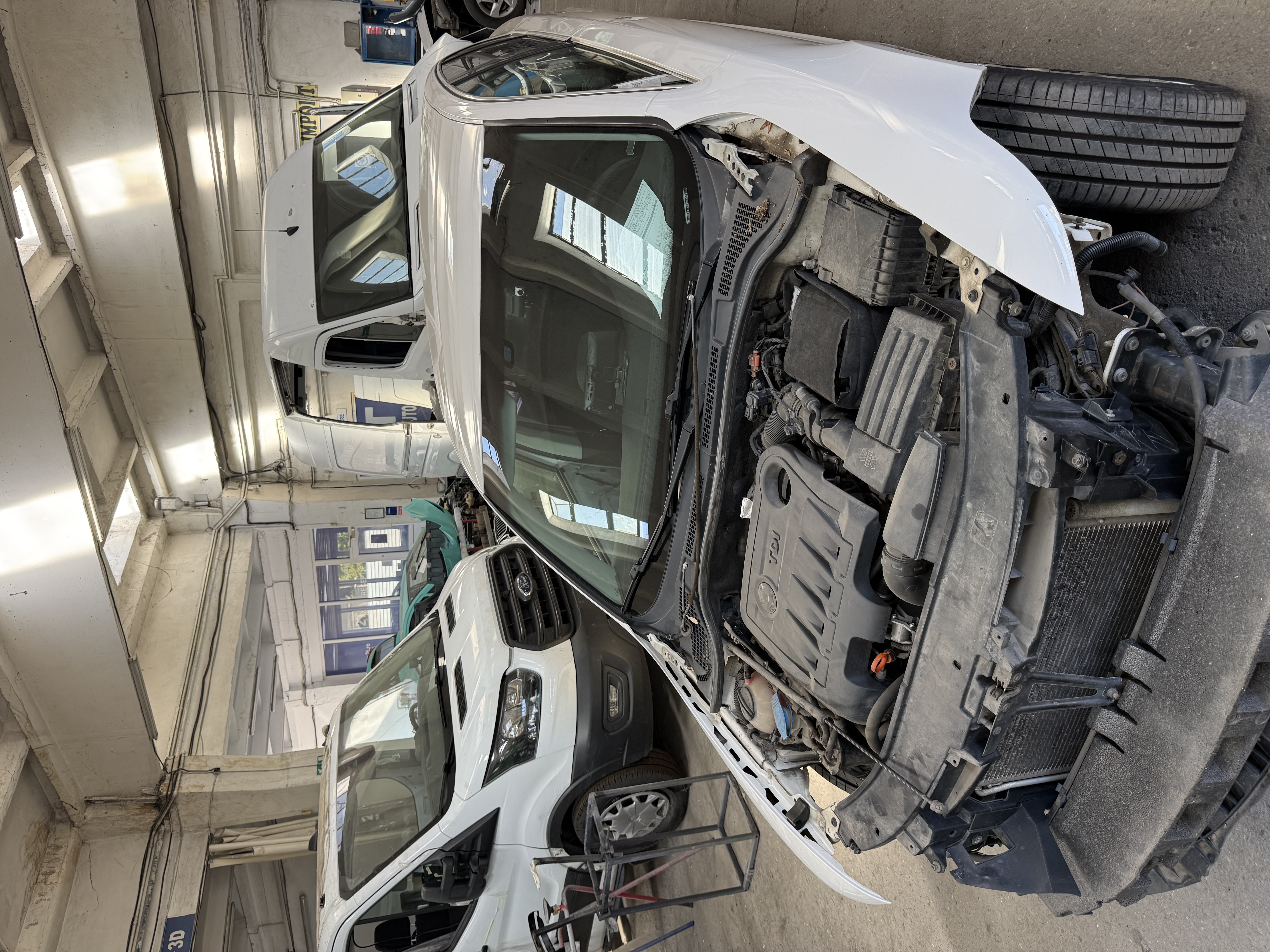 Skoda TDI cu fața demontată în atelierul de mecanică auto Caracal — 2T Auto