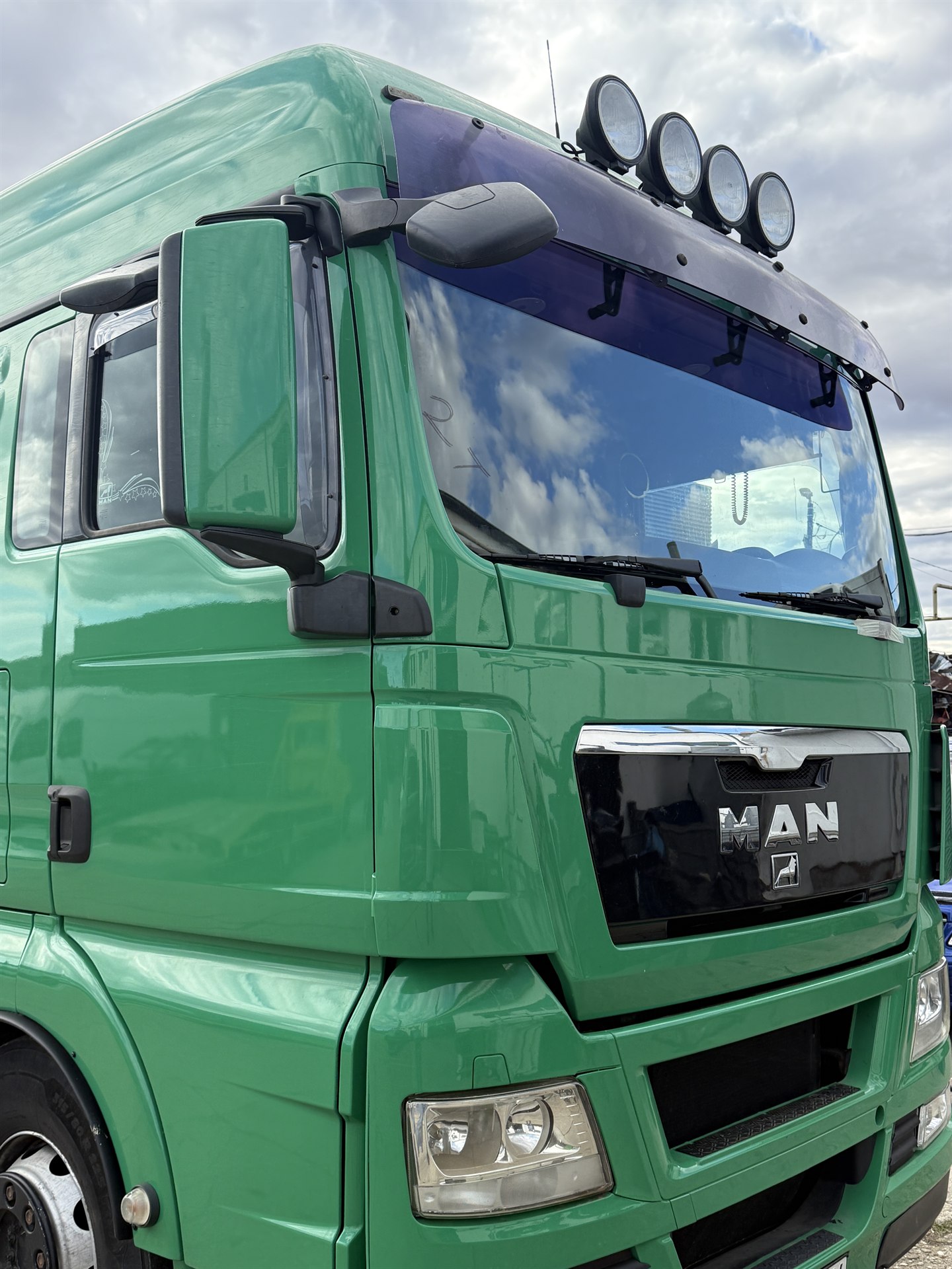 MAN TGX verde OT 12 CHY — cabina finalizată la service truck / vopsitorie 2T Auto Caracal