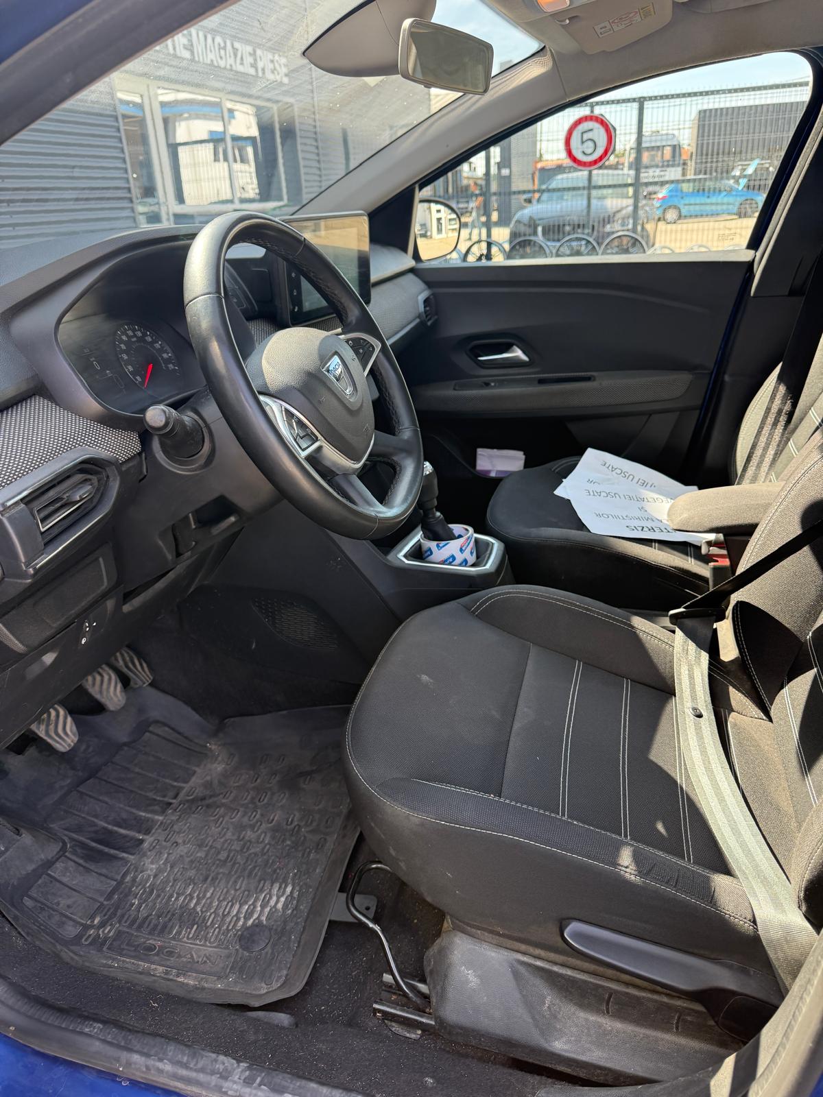 Înainte — bord față pasager murdar, Spălătorie auto Caracal 2T Auto