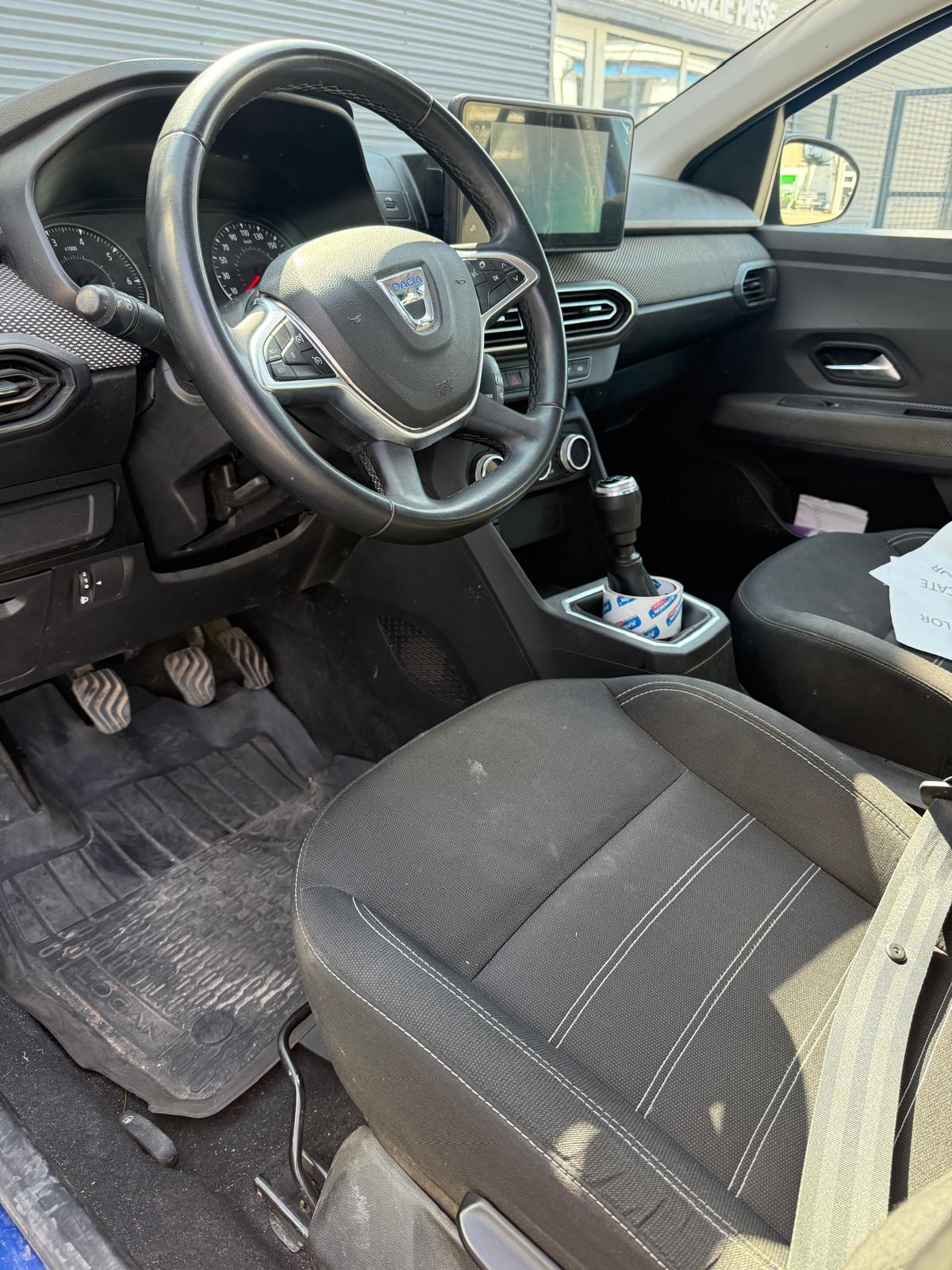 Înainte — bord șofer murdar, Spălătorie auto Caracal 2T Auto