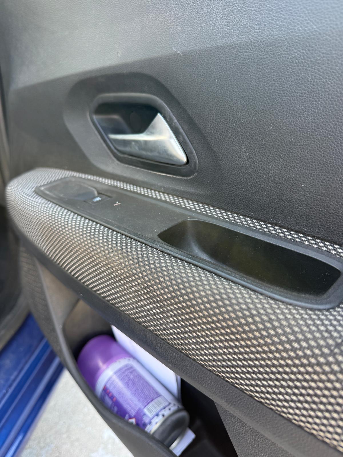 Înainte — panou ușă șofer, Spălătorie auto Caracal 2T Auto