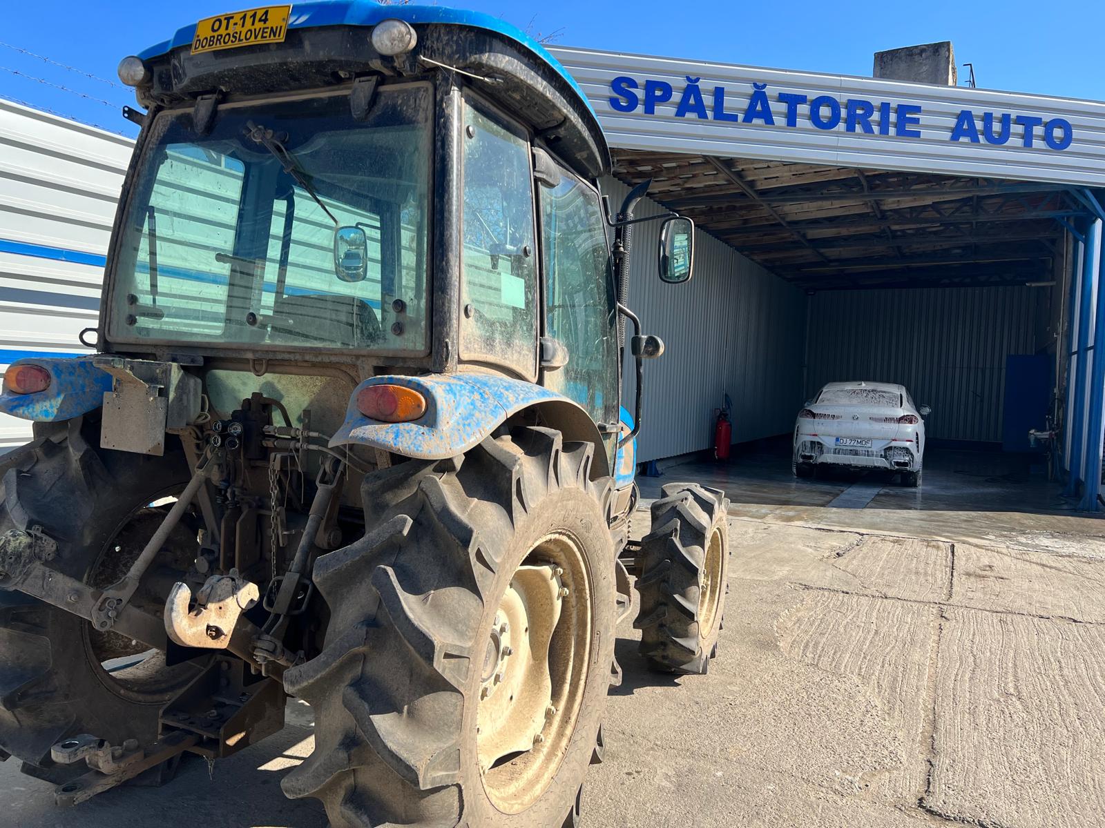 Spălătorie auto Caracal — mașină curățată la 2T Auto