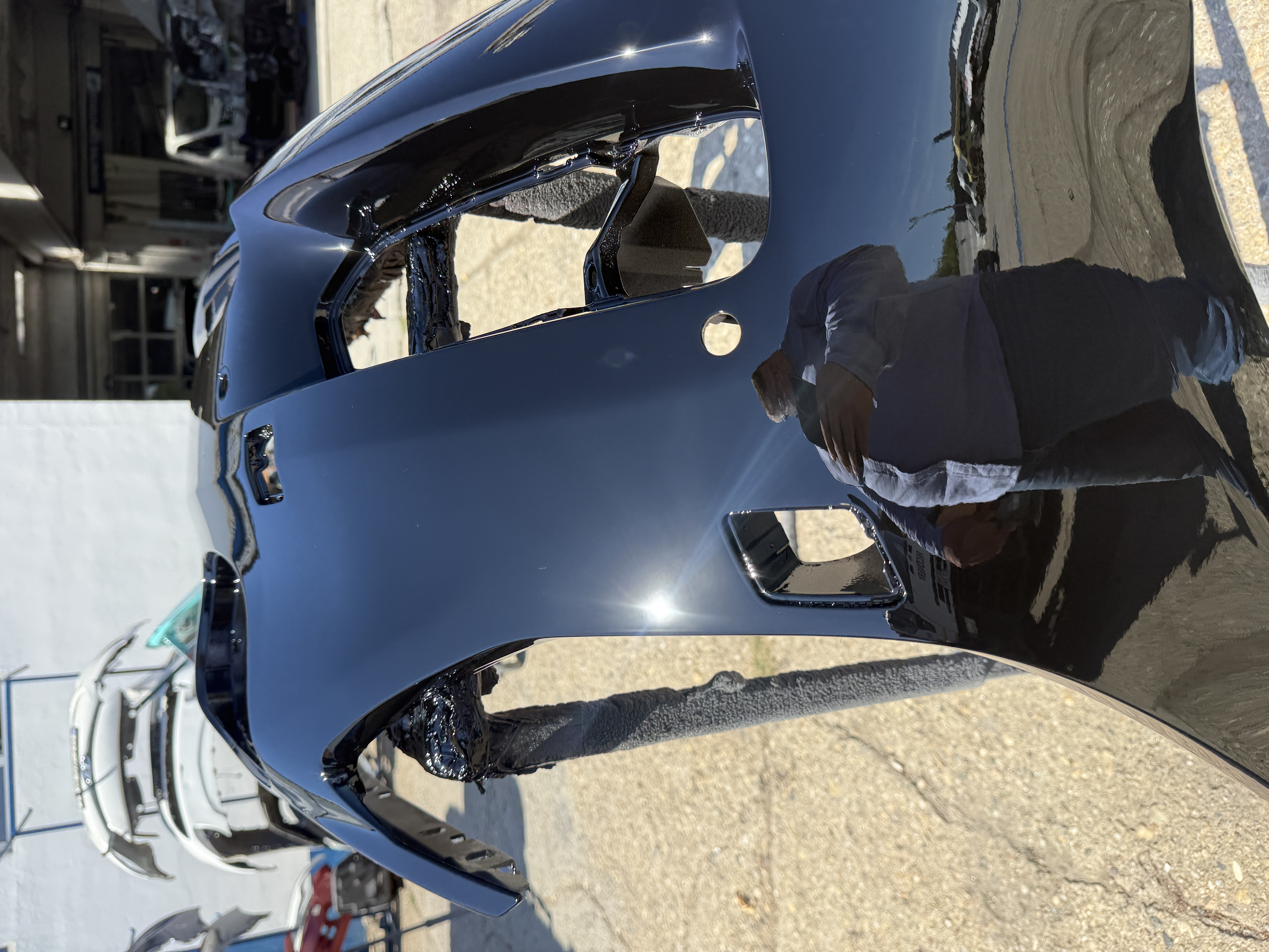 Detaliu finisaj vopsea pe bară neagră — vopsitorie profesională 2T Auto Caracal