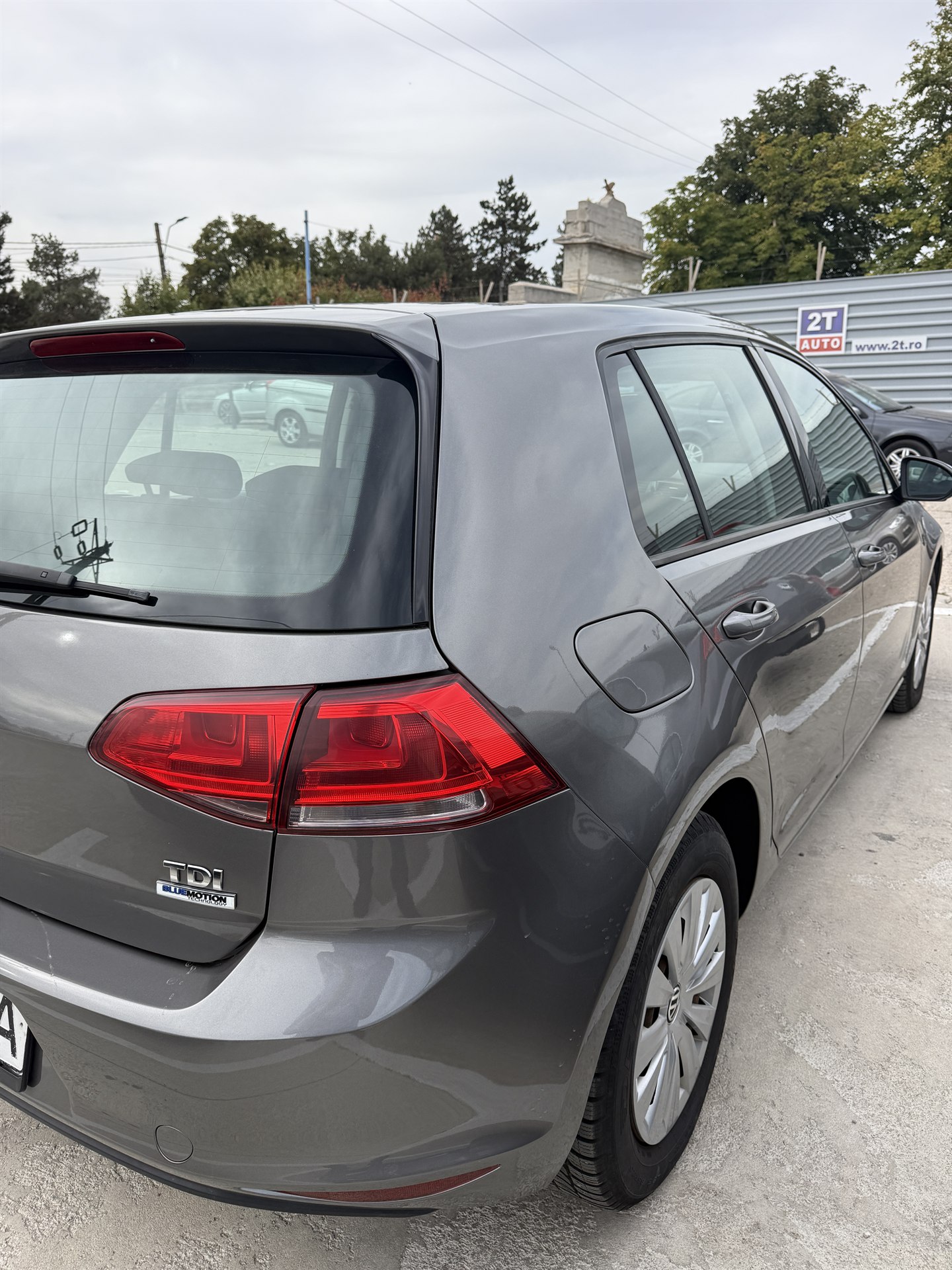 Volkswagen Golf TDI BlueMotion gri — lucrare vopsitorie / caroserie 2T Auto Caracal, www.2t.ro