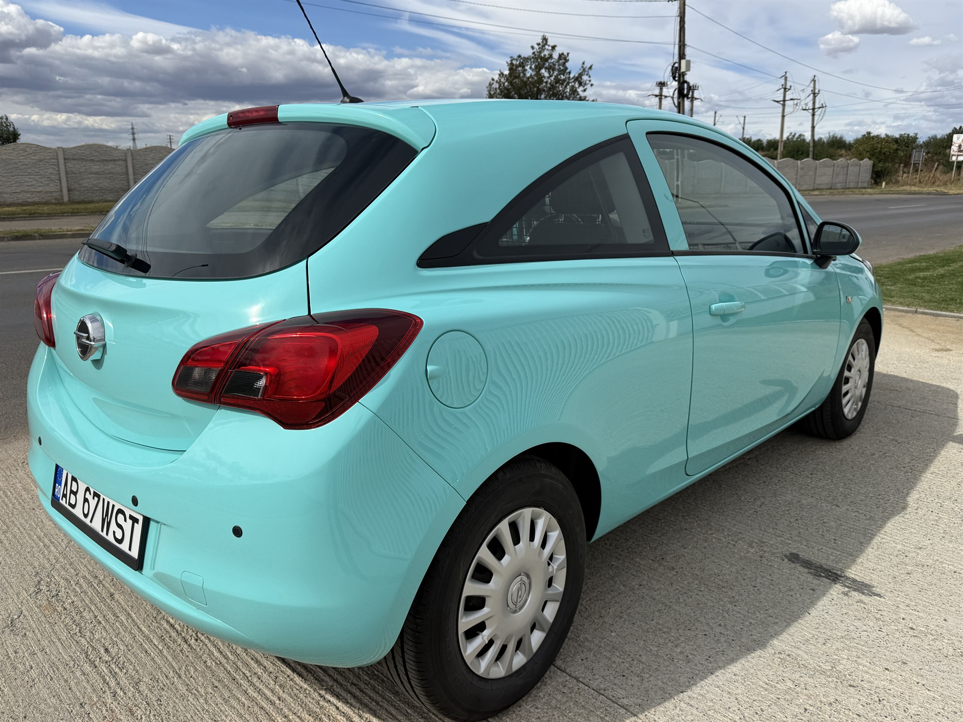 Opel Corsa AB 67 WST — vedere spate 3/4, finisaj vopsitorie | 2T Auto